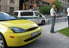 Kaune dviratininkas rėžėsi į automobilį