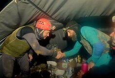 Gintautas Švedas sveikina Genadijų Semochiną su pasiektu rekordu