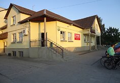 Telšiuose sunkiai apgirtusi vairuotoja sužalojo du žmones
