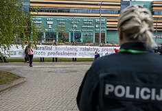 Pareigūnų profsąjungų piketas priešais Policijos departamento pastatą