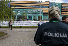 Pareigūnų profsąjungų piketas priešais Policijos departamento pastatą