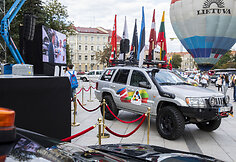 &bdquo;Jeep Club Lithuania&ldquo; automobilių kolonos startas nuo Gedimino kalno papėdės Vilniuje