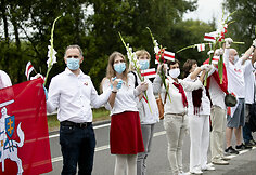 50 tūkstančių žmonių stojo į gyvą grandinę: lietuviai solidarizuojasi su baltarusiais