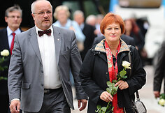 Prie A.M.Brazausko kapo Antakalnio kapinėse padėta gėlių