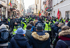 Vasario 16-ąją Vilniaus centre - gausios policijos pajėgos, pasirodė ir protestuotojų
