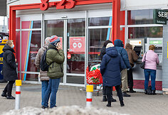 Eilės prie bankomatų