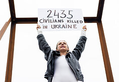 Meninė akcija &bdquo;Tai ne tik skaičiai&ldquo; skirta Ukrainoje žuvusiems civiliams pagerbti