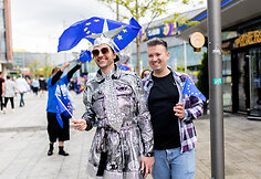 Stebėti antrojo &bdquo;Eurovizijos&ldquo; pusfinalio rinkosi pasipuo&scaron;ę gerbėjai