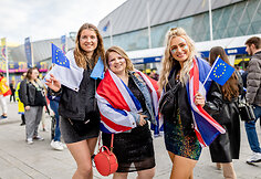 Stebėti antrojo &bdquo;Eurovizijos&ldquo; pusfinalio rinkosi pasipuo&scaron;ę gerbėjai