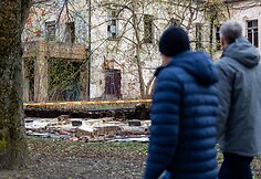 Nugriuvo dalis tvoros šalia Vilniaus Kirdiejų rūmų