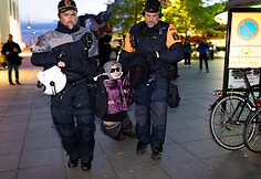 Likus valandai iki &bdquo;Eurovizijos&ldquo; finalo prie Malmės arenos policija sulaikė kelias de&scaron;imtis Palestinos rėmėjų