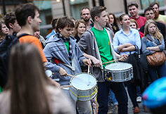 &bdquo;Drum2gether&ldquo; akimirka