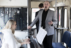 Akcijos „Opera troleibuse“ akimirka