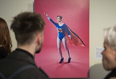 „Moterys kalba“ parodos „Superherojės“ atidarymo akimirka