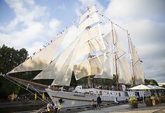 Klaipėdoje sutikta 15 istorinių laivų flotilė