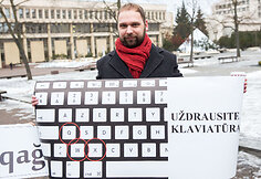 Piketas dėl gatvių atminimo lentelių užsienio kalbomis išsaugojimo