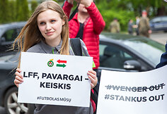  Futbolo sirgaliai surengė protesto akciją prie&scaron; Lietuvos futbolo federacijos konferenciją