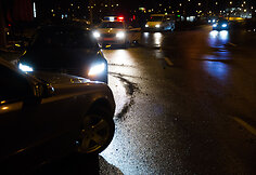 &bdquo;Mercedes-Benz&ldquo; trenkėsi į ap&scaron;vietimo stulpą Konstitucijos prospekto žiede