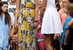 Tori Spelling (kairėje) ir TV laidos vedėja Teri Seymour