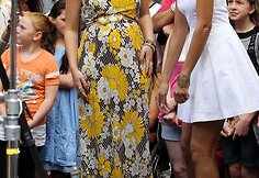 Tori Spelling (kairėje) ir TV laidos vedėja Teri Seymour