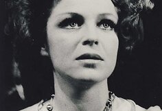 Gražina Balandytė Antuonetės vaidmenyje spektaklyje &bdquo;Biografija-vaidinimas&ldquo; (1974 m.)