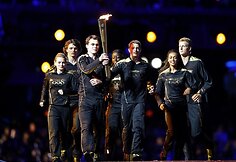 Olimpinę ugnį įžiebė Didžiosios Britanijos jaunieji sportininkai