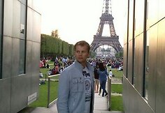 Nerijus Juška prie Eifelio bokšto