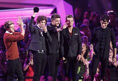 &bdquo;One Direction&ldquo; pelnė apdovanojimą už geriausią popmuzikos vaizdo klipą (&bdquo;What Makes You Beautiful&ldquo;)