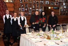 Gediminas ir Jurgita Juodeikos su restorano kolektyvu
