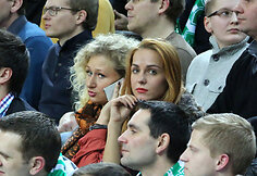 Indrė Kavaliauskaitė (de&scaron;inėje)