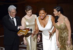 Iš kairės: Richardas Gere'as, Renee Zellweger, Queen Latifah ir Catherine Zeta-Jones