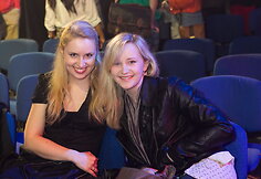 Dainė Baumilė su seserimi