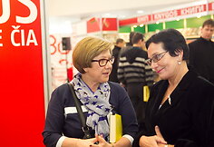 Vida Rama&scaron;kienė ir Au&scaron;rinė Marija Pavilionienė