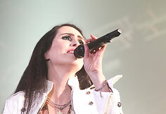 „Within Temptation“ koncerto akimirka