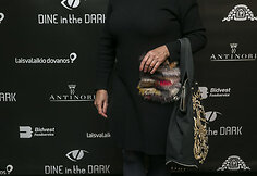 Vakarienės „Dine in the dark“ akimirka