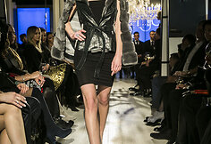 Kailinių ir juvelyrikos dirbinių pristatymo akimirka