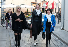 Nijolė Narmontaitė (centre)