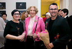 Dalia Teišerskytė (centre)