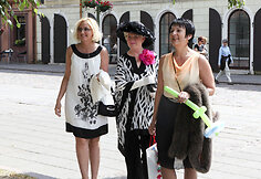 Vida Gidrienė (centre)