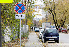 Automobiliai, stovintys pažeidžiant kelių eismo taisykles