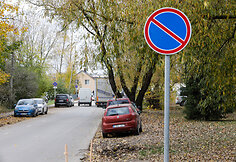 Automobiliai, stovintys pažeidžiant kelių eismo taisykles