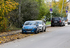 Automobiliai, stovintys pažeidžiant kelių eismo taisykles