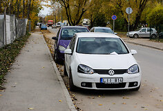 Automobiliai, stovintys pažeidžiant kelių eismo taisykles