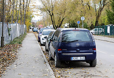 Automobiliai, stovintys pažeidžiant kelių eismo taisykles