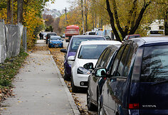 Automobiliai, stovintys pažeidžiant kelių eismo taisykles