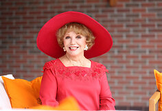 Ruta Lee 