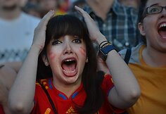 Kai kurios sirgalės futbolo stadionuose tiesiog kraustosi iš proto (gerąja prasme, žinoma)