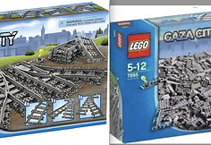 Tikrasis &bdquo;Lego&ldquo; rinkinys, pažymėtas numeriu 7895, ir kompiuteriu pakeista jo dėžutės nuotrauka