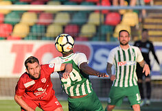 Žaidžiant futbolą labai svarbu galvoti savo galva, bet kartais galima ir kitaip nusprendė „Žalgirio“ puolėjas Louis Ogana.
