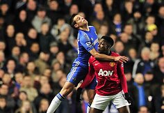 Cesaras Azpilicueta ir Danny Welbeckas